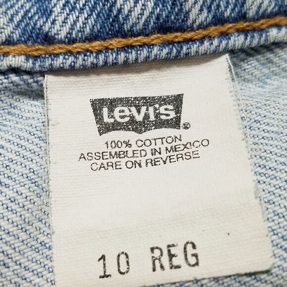 VINTAGE Levi's High Rise Wedgie Light Wash Shorts - Picture 8 of 14